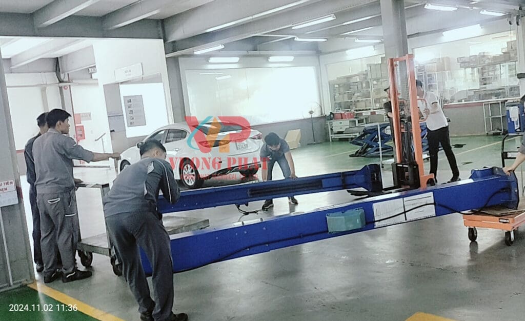 Cầu nâng ô tô 2 trụ cổng trên