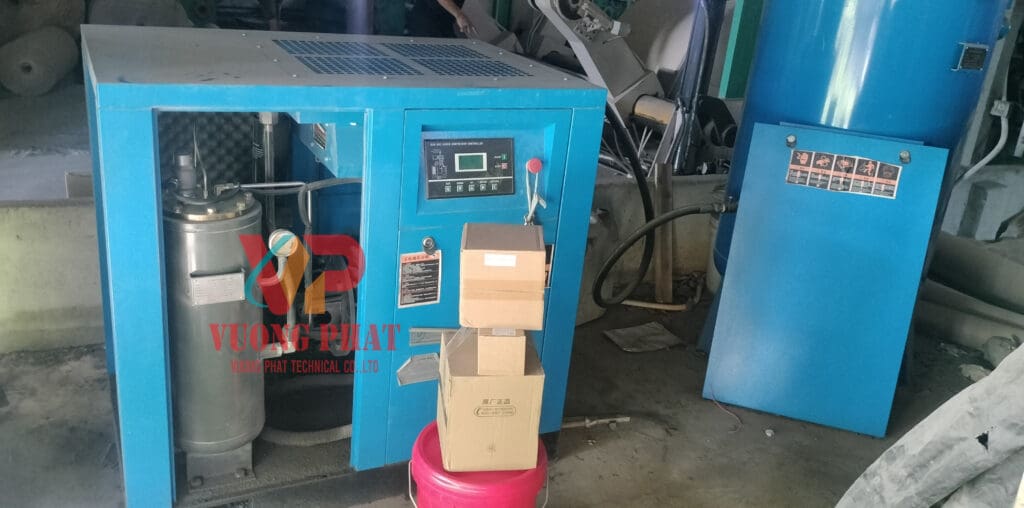 HÌNH ẢNH SỬA CHỮA MÁY NÉN KHÍ TRỤC VÍT TẠI XƯỞNG KHÁCH HÀNG