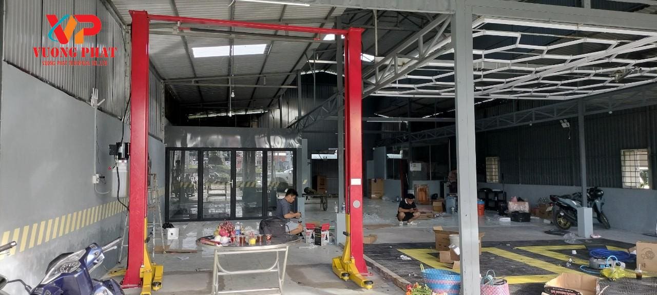 Cầu nâng 2 trụ cổng trên 4 tấn