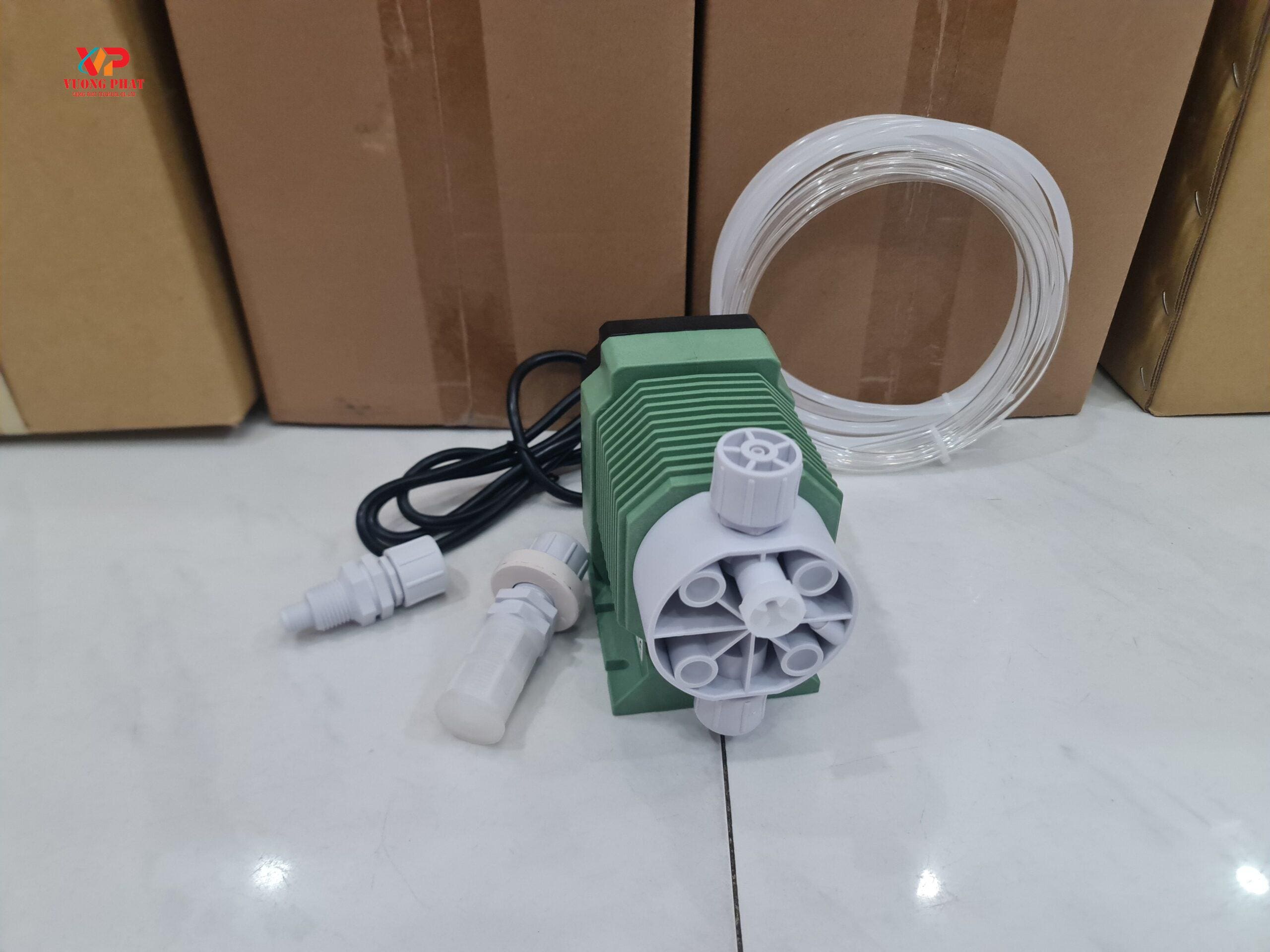 Bơm định lượng Titan CP2003