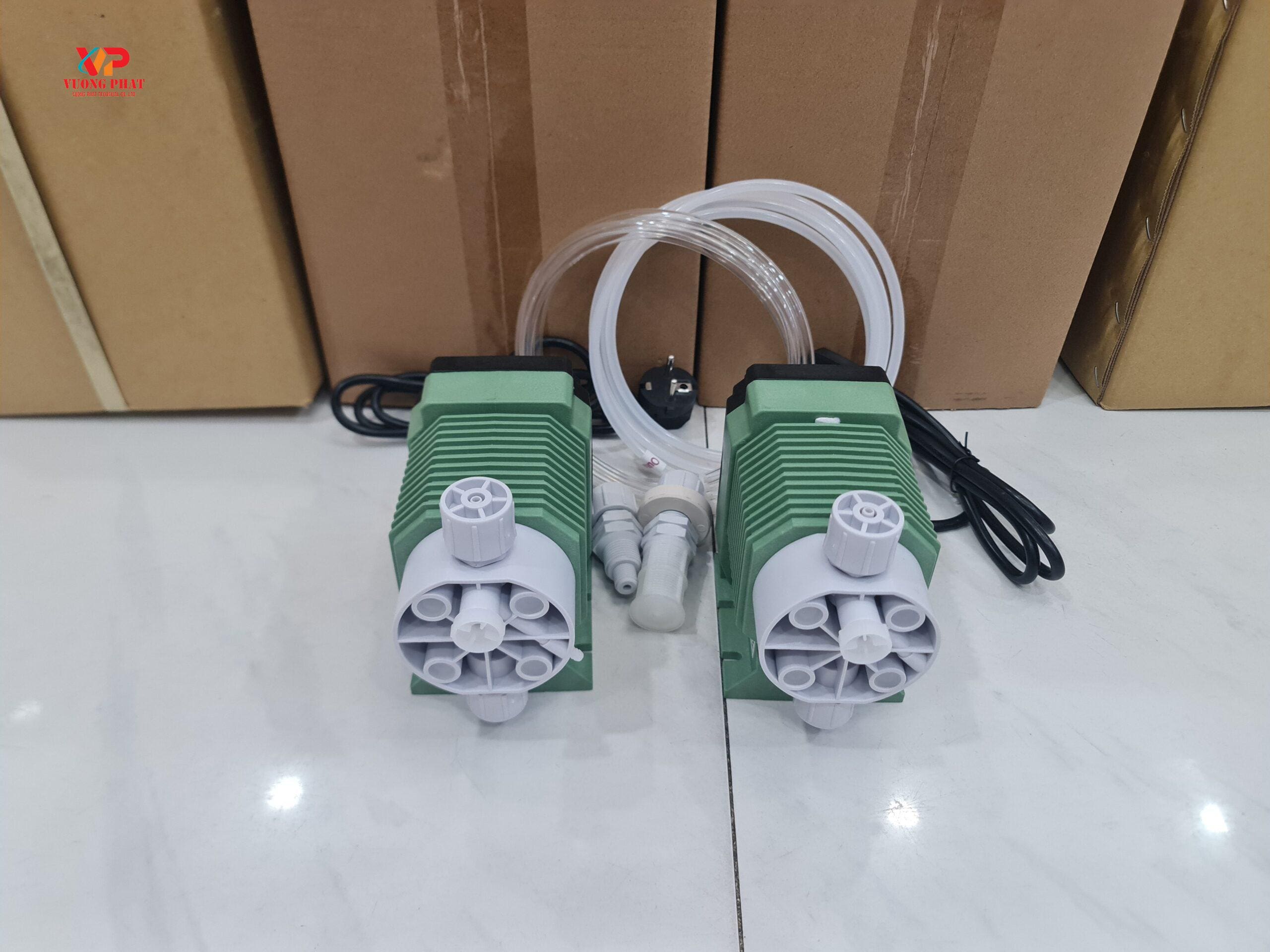 Bơm định lượng Titan CP2003