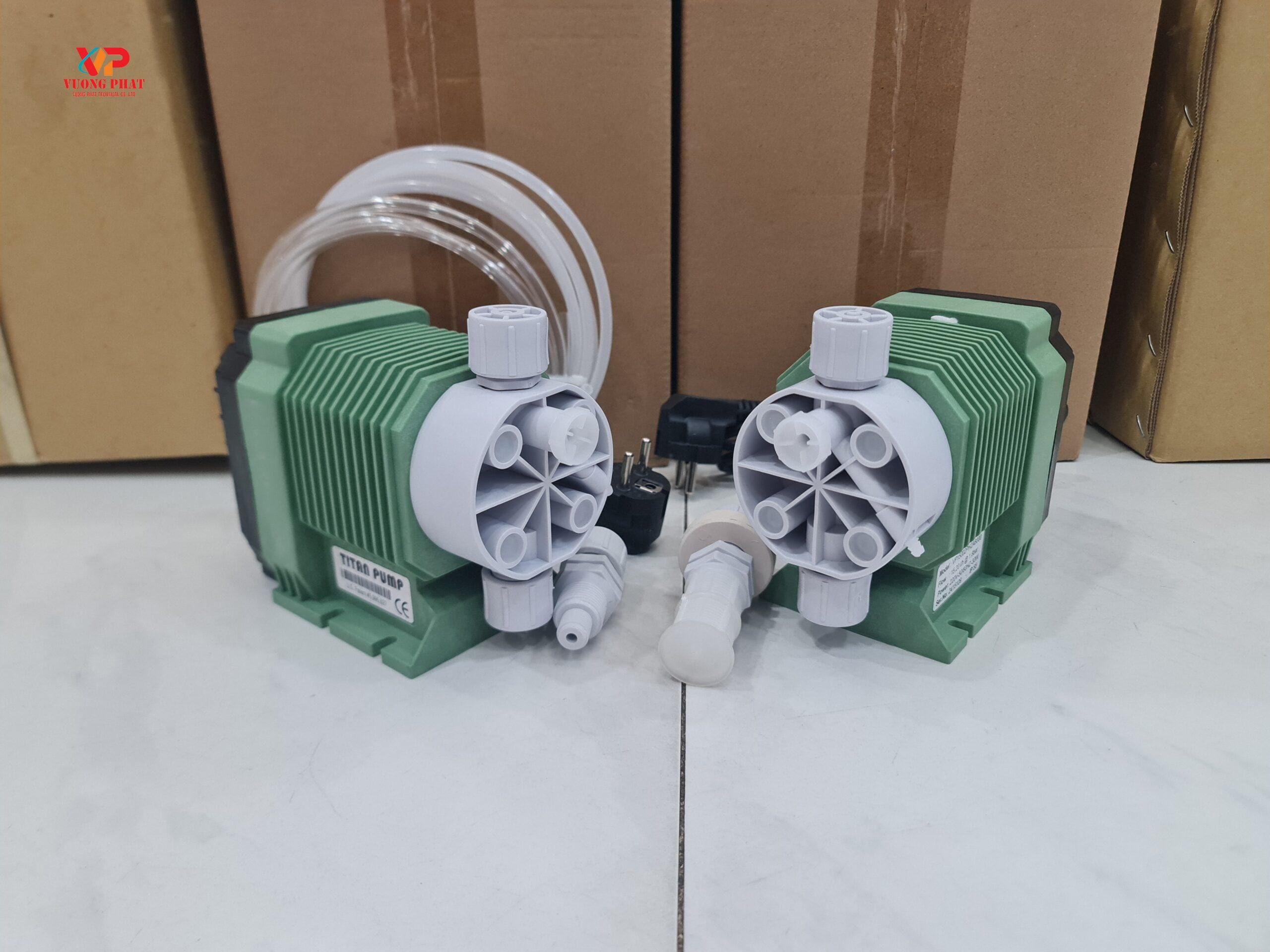 Bơm định lượng Titan CP2003