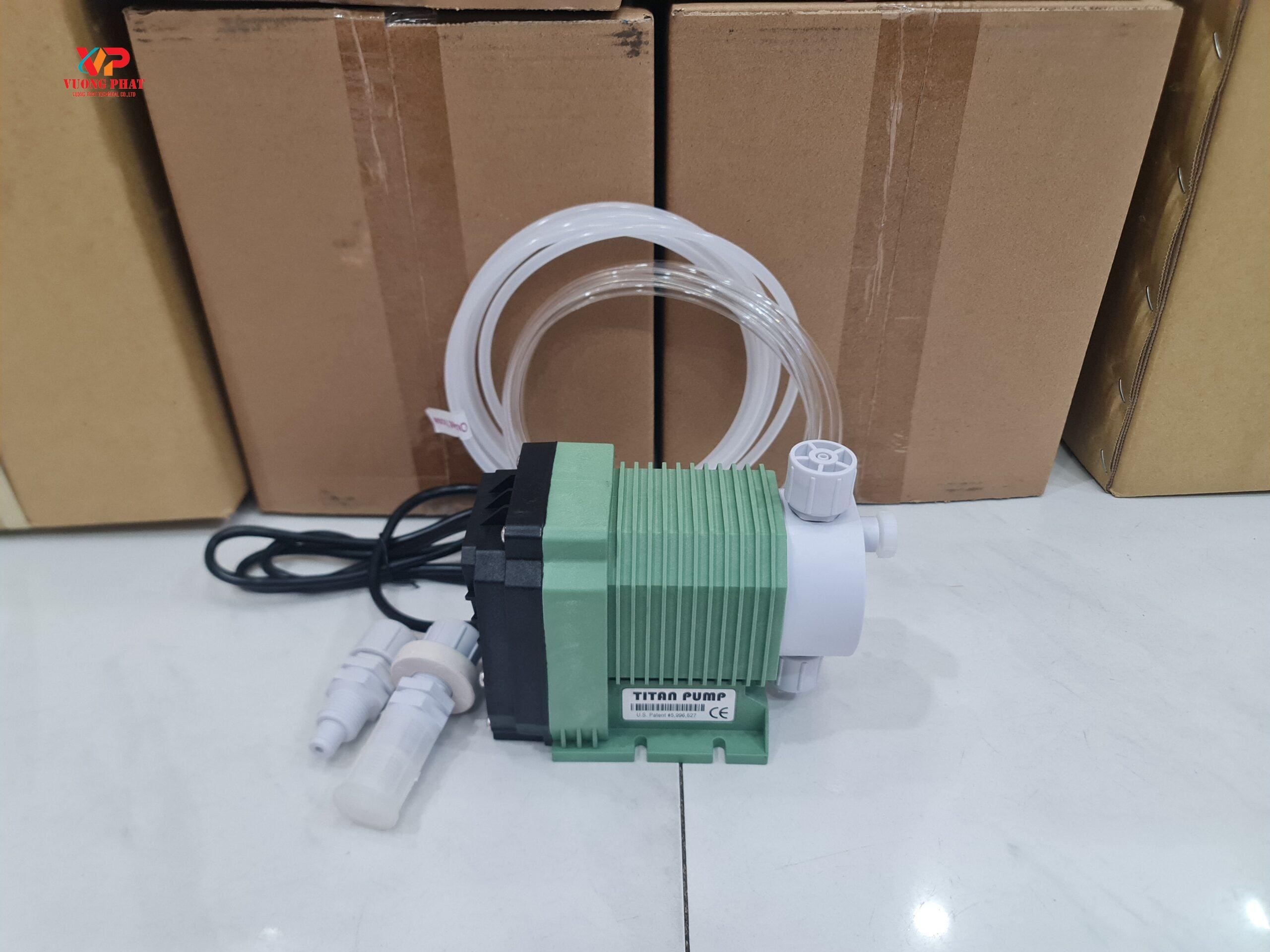 Bơm định lượng Titan CP2003