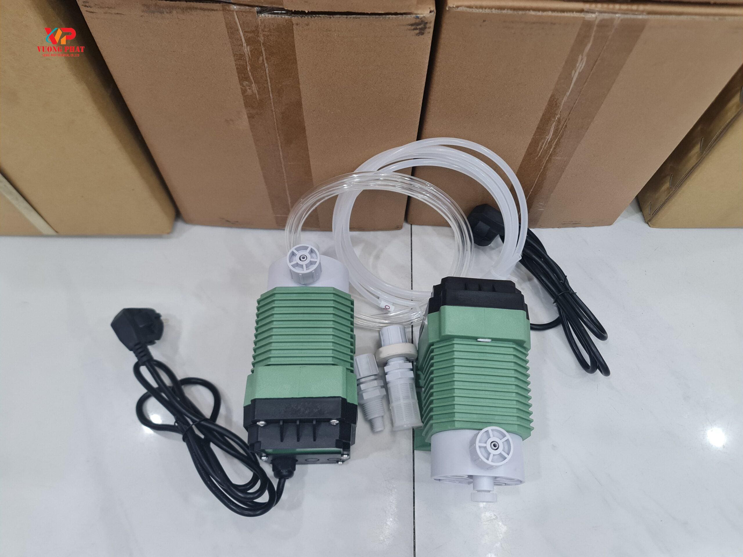 Bơm định lượng Titan CP2003