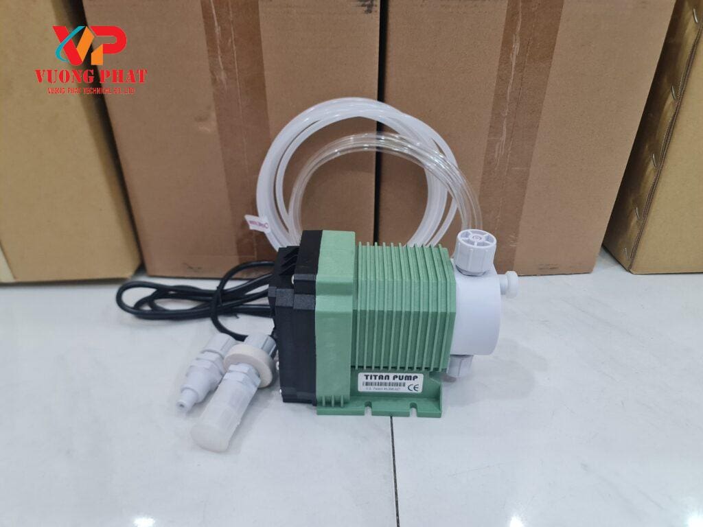 Bơm định lượng Titan CP30002