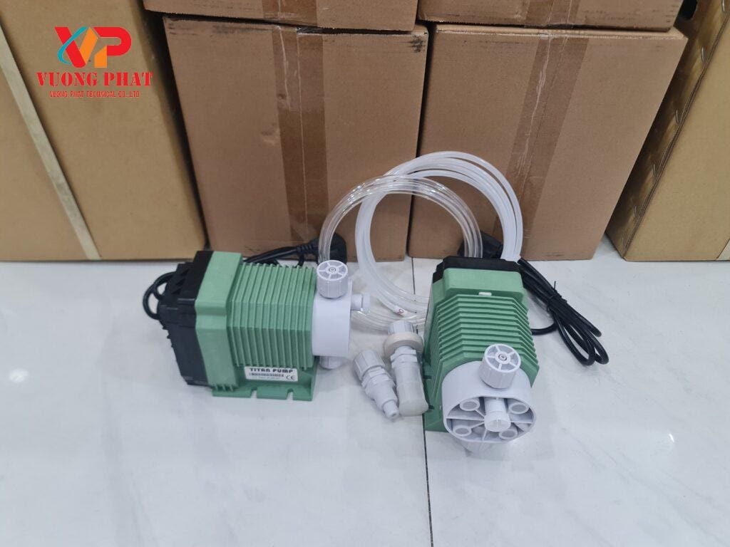Bơm định lượng Titan CP30002