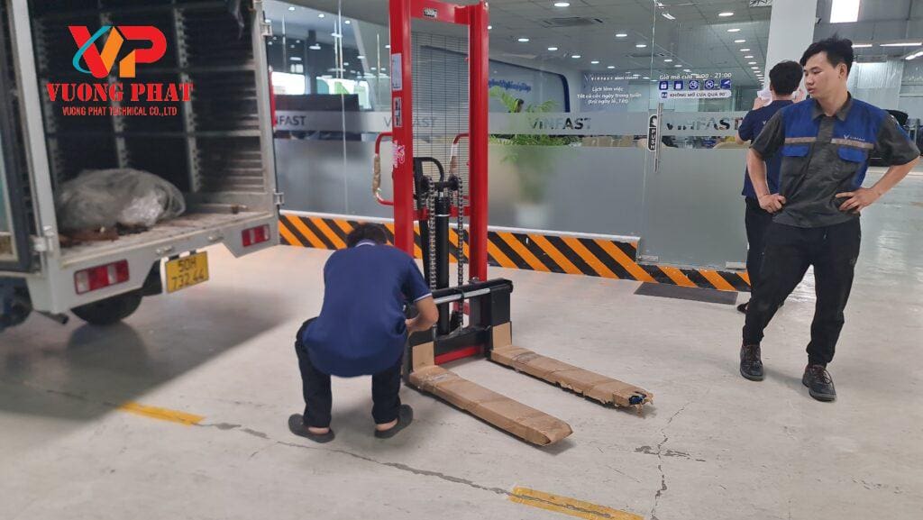Xe nâng tay cao VPT 1500kg