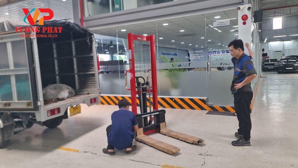 Xe nâng tay cao VPT 1500kg
