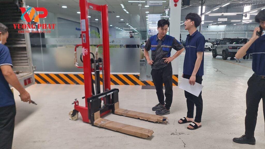 Xe nâng tay cao VPT 1500kg